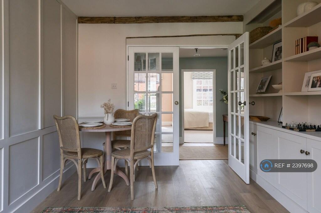 Living Room/Dining Area