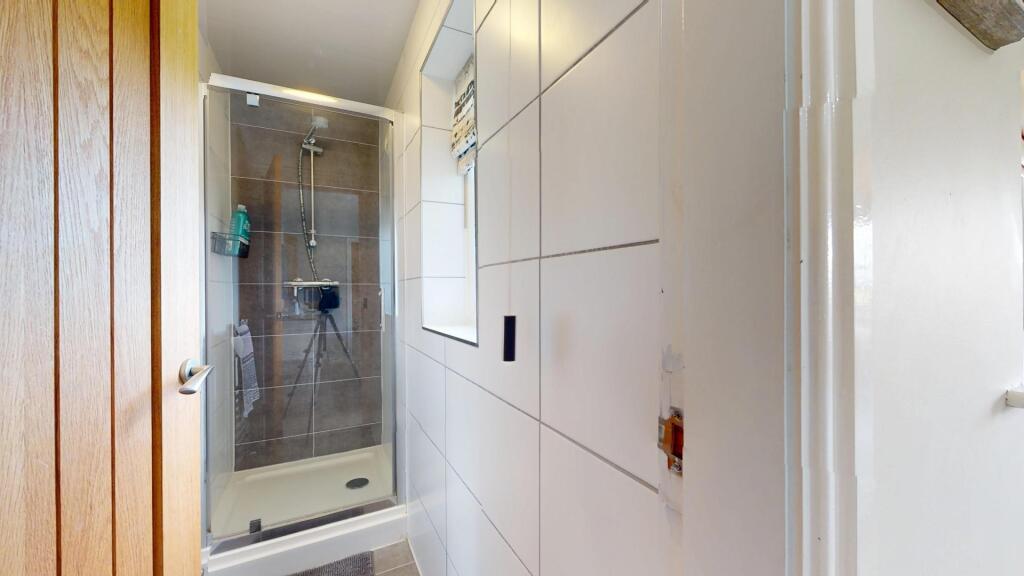 EN SUITE SHOWER ROOM
