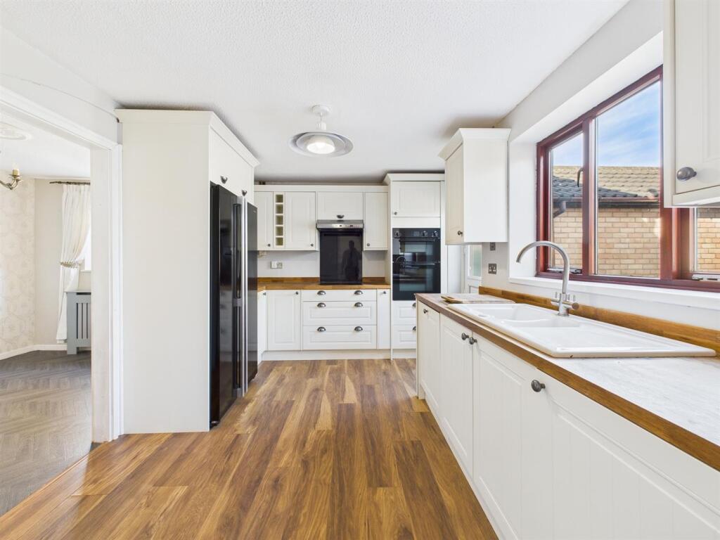 Kitchen: