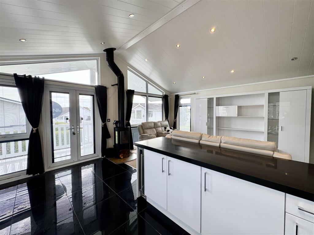 OPEN PLAN KITCHEN/LIVING/DINING ROOM