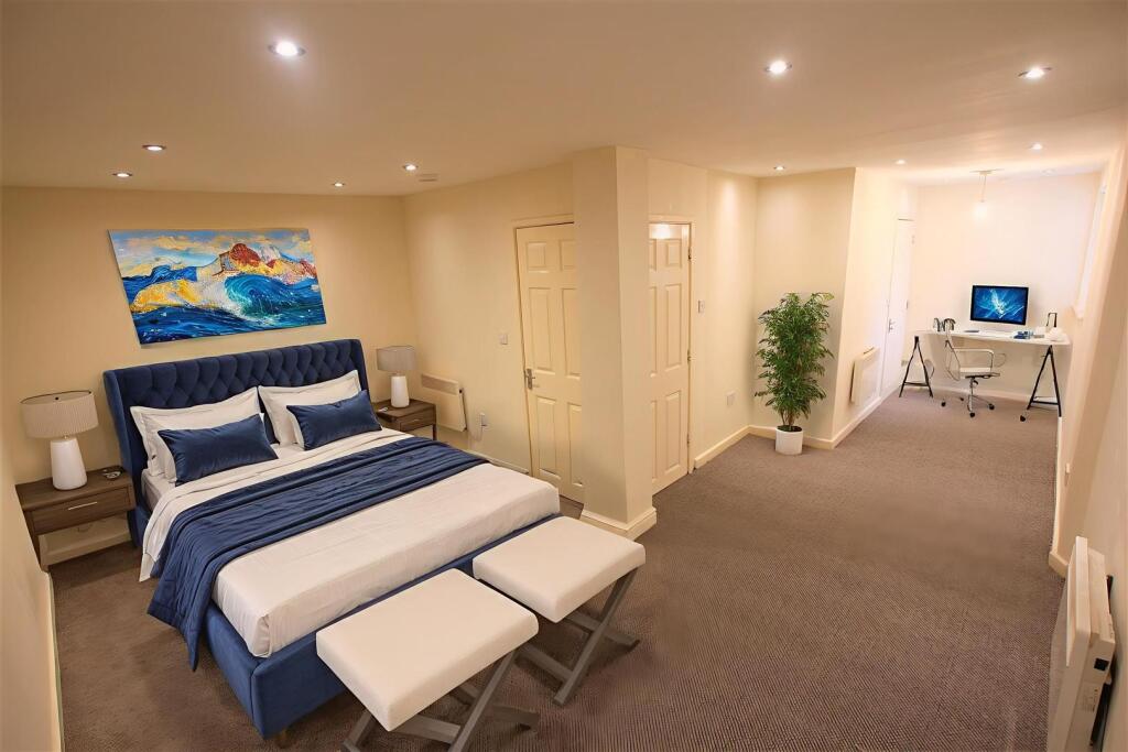 Bbh0VqX8i0ipd3izKEzVGg - Bedroom - Standard - 0.jp