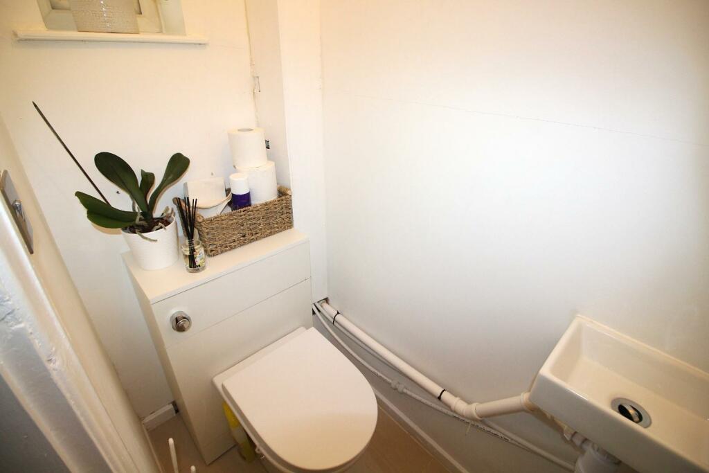 downstairs toilet.JPG