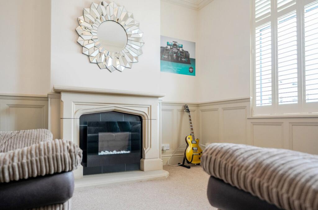 Lounge With Feature Fire Place 