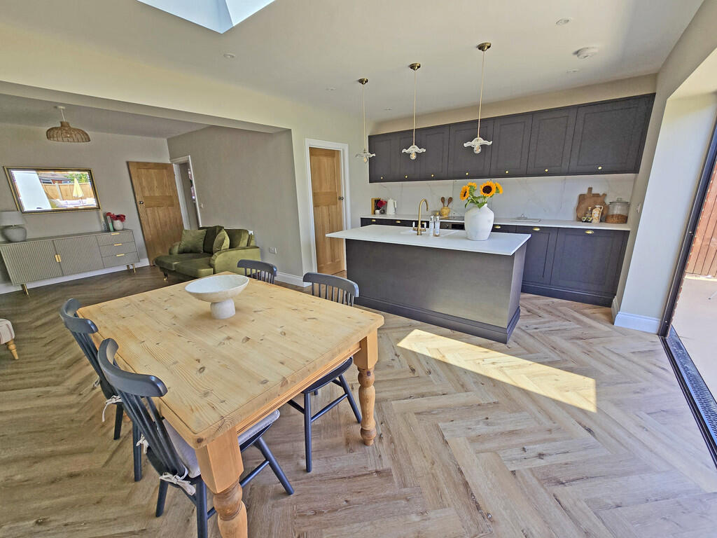 KITCHEN DINER 1