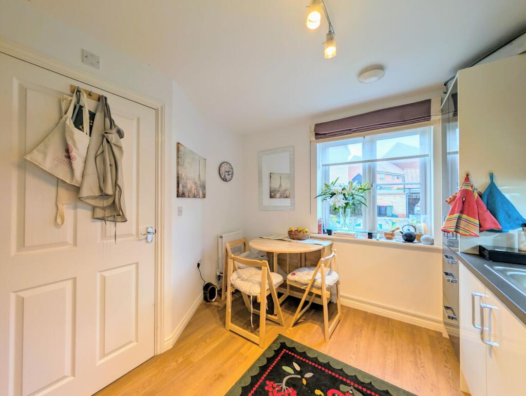 Kitchen/ Breakfast Room