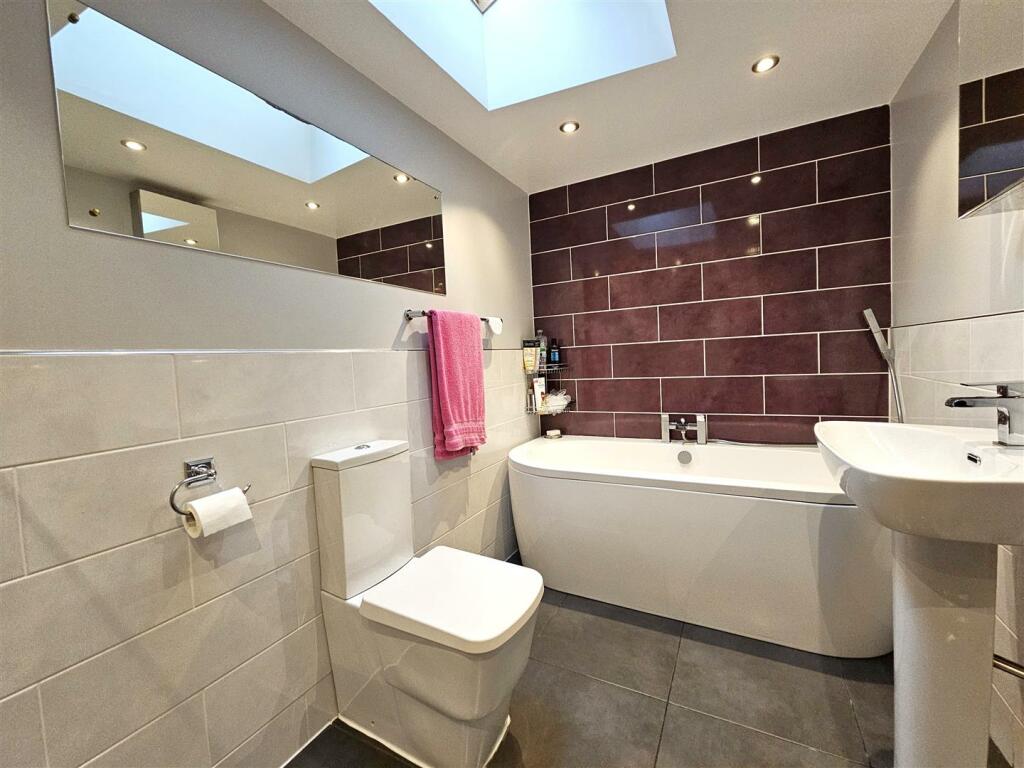 bathroom 2.jpg