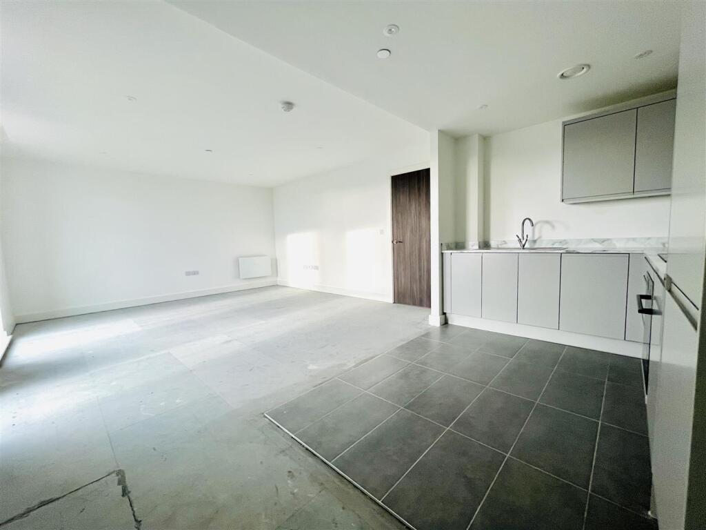 Live In Dining Kitchen