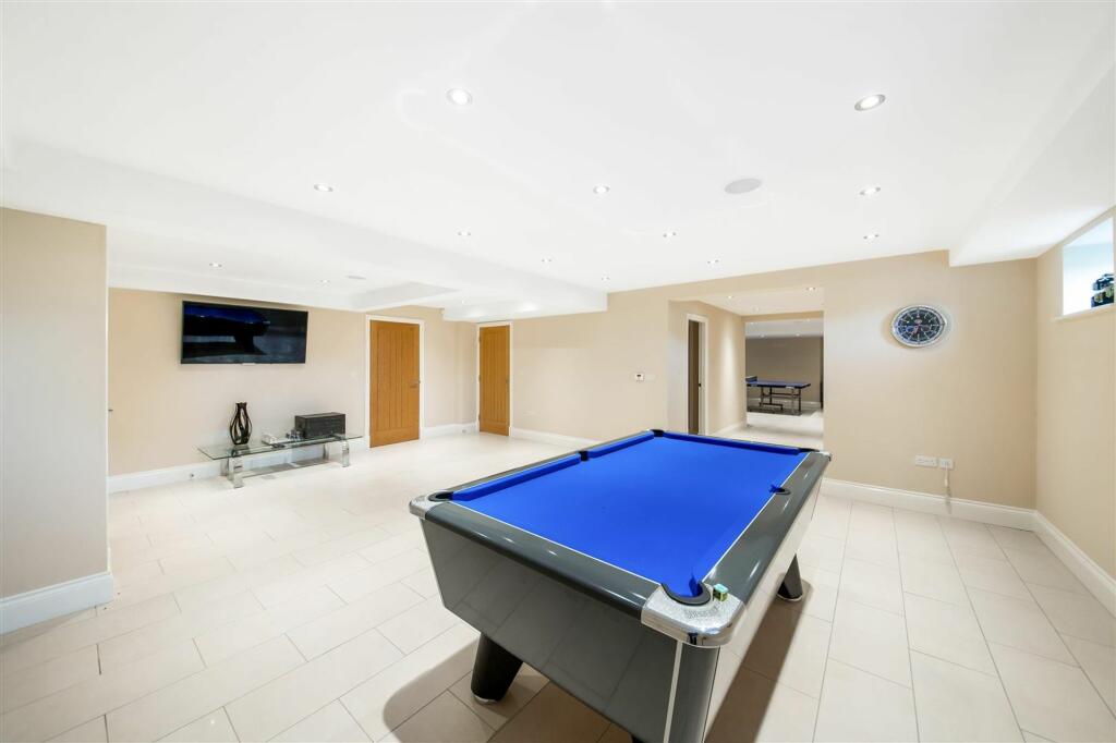 GYMNASIUM / GAMES ROOM