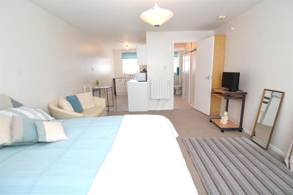 3 Dane Court - Living Room - 5 New 2020.JPG