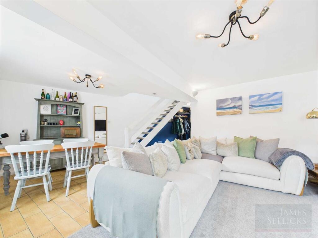 Open plan sitting and dining room