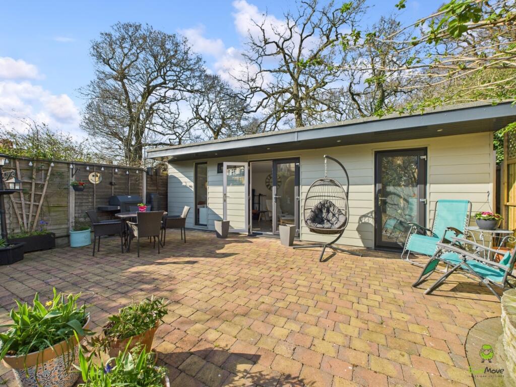 CAM04399G0-PR0046-STILL005