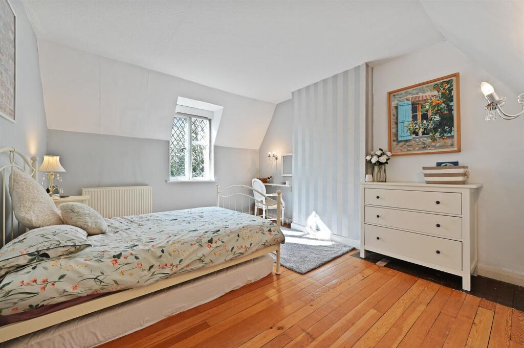 Bedroom 6.jpg
