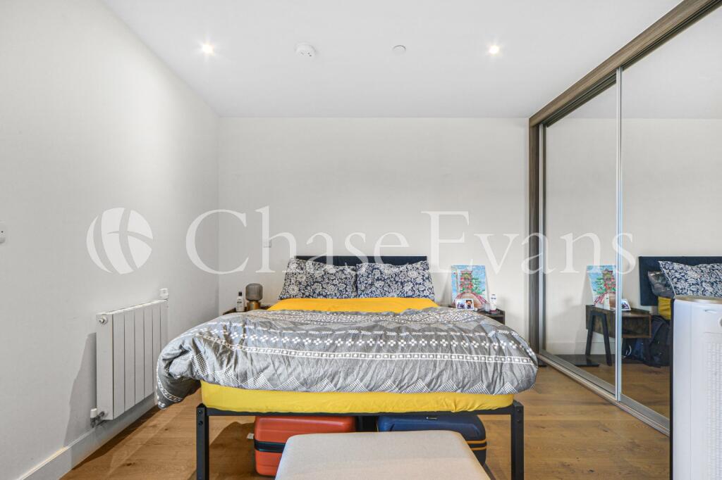 Living/Sleeping Area