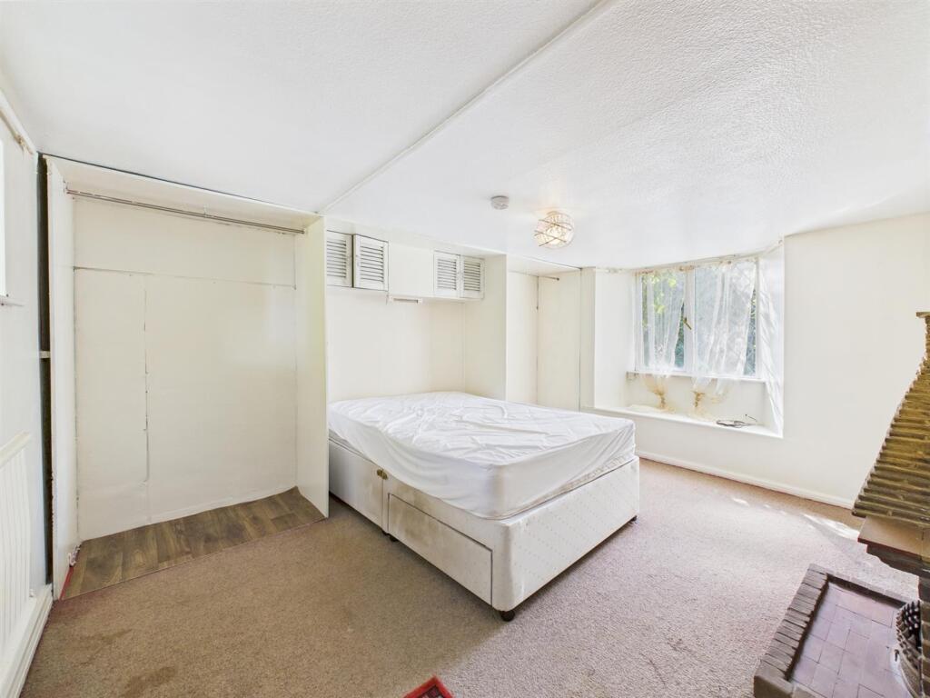 Bedroom: