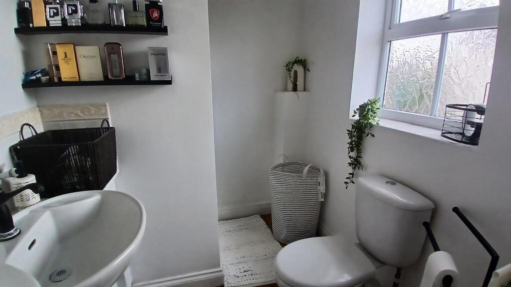 en Suite Bed 3.jpg