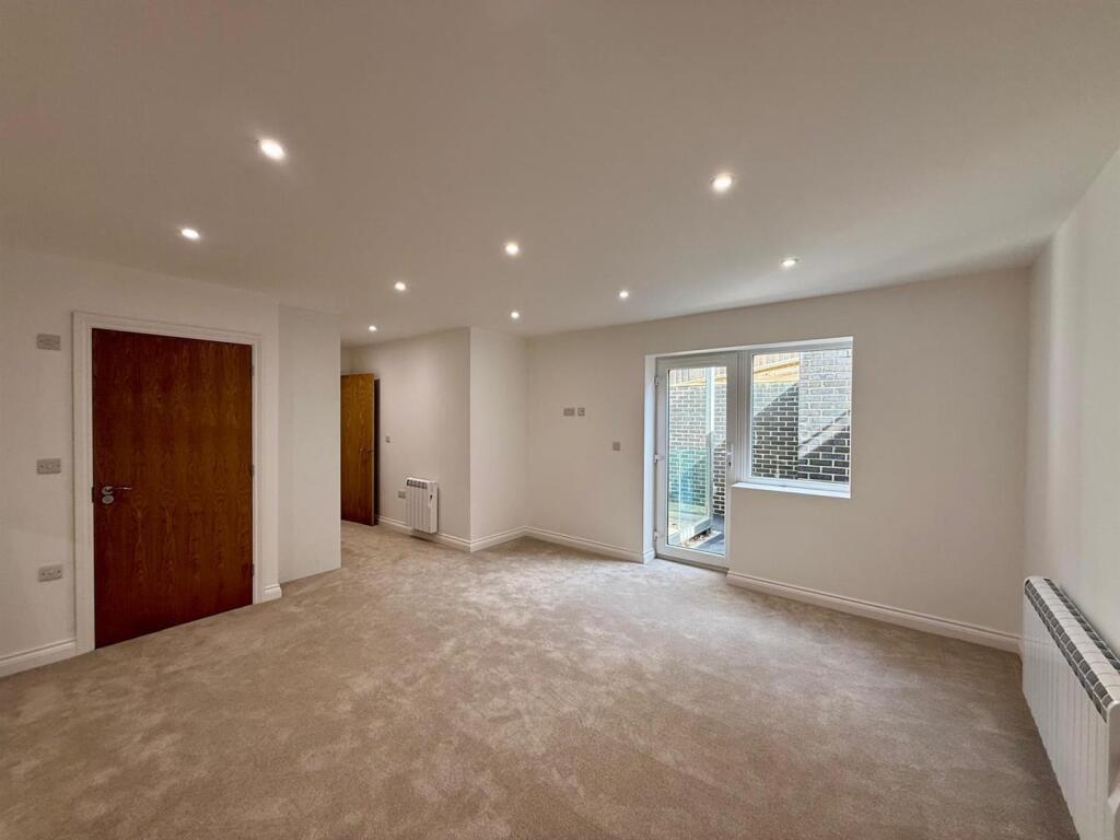 66 pr 12 lounge.jpg