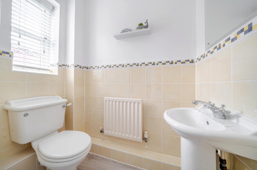 1369633-4-68f2105...