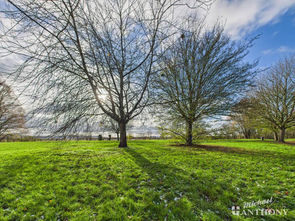 CAM03852G0-PR0477-STILL013-thumbnail-h750-70