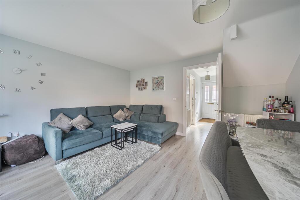 38 Stowe Drive, Rugby (7).jpg