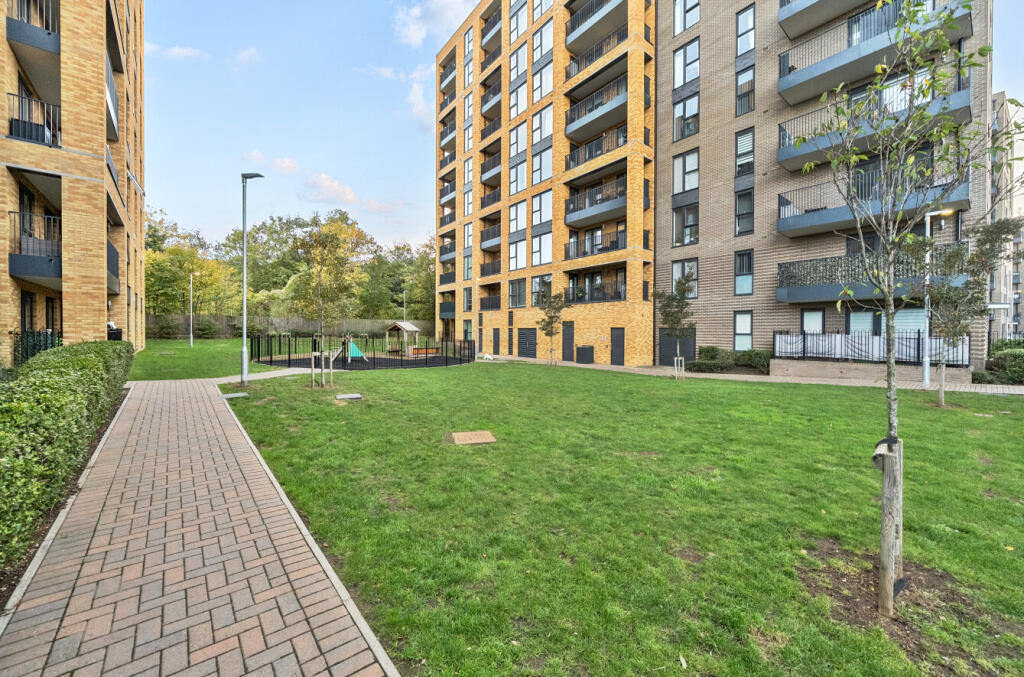 1369995-12-68fba4...