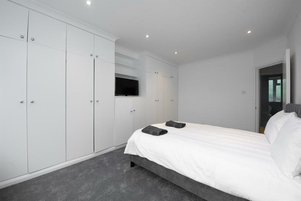 Principal bedroom 2 -BC..JPG