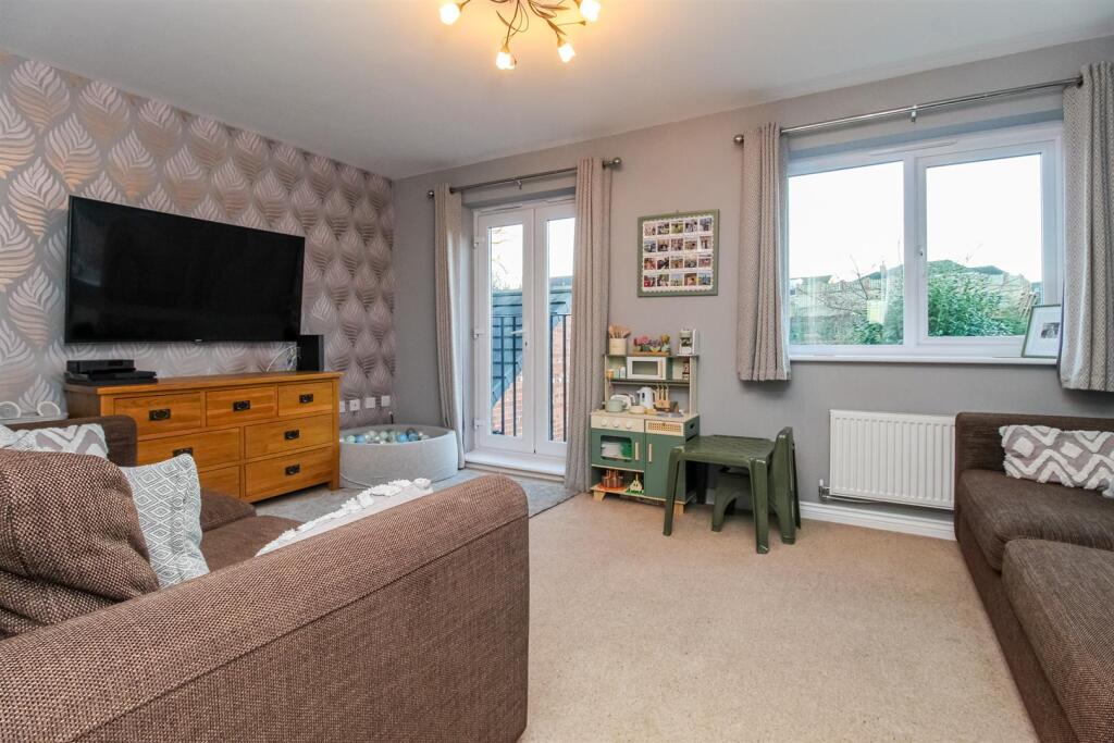 SITTING ROOM/BEDROOM