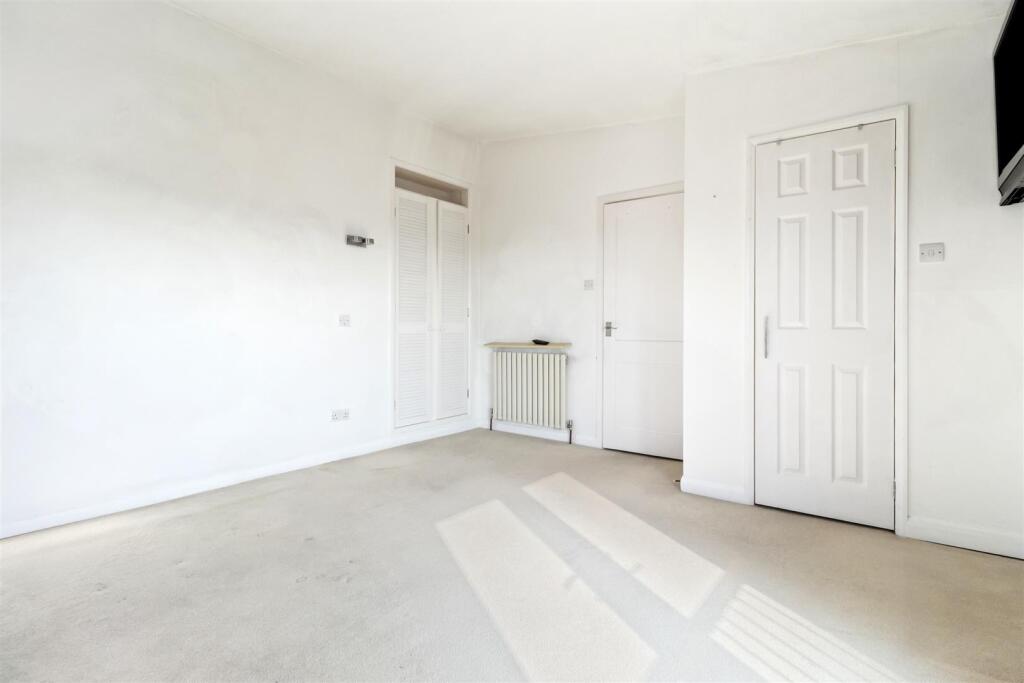 wells court, 11-016.JPG