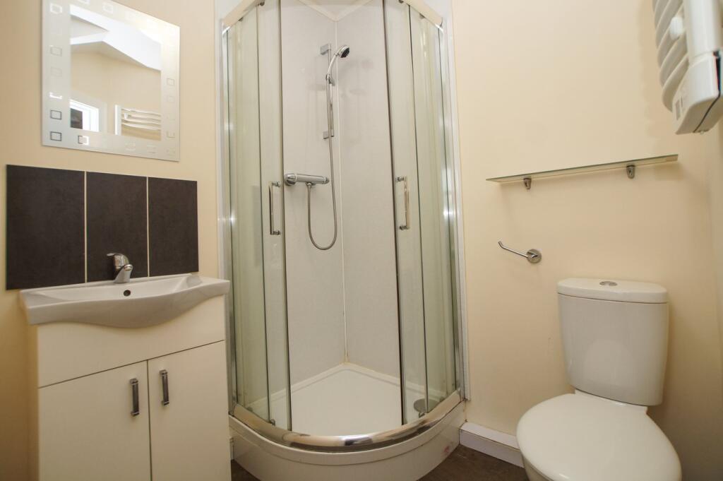 En-suite to Bedroom 5 