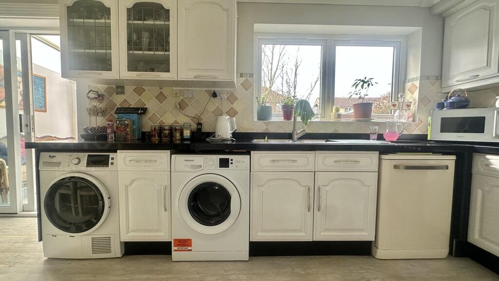 F591ED53-6D52-496...