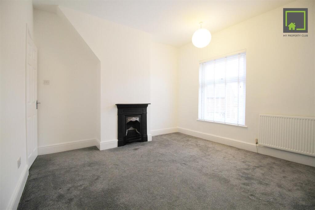 Bedroom 1.jpg