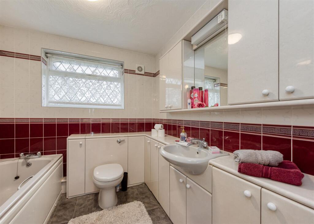 3 The Courts-bathroom.jpg