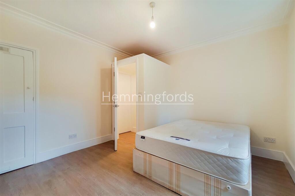 3_Main Bedroom-2.jpg