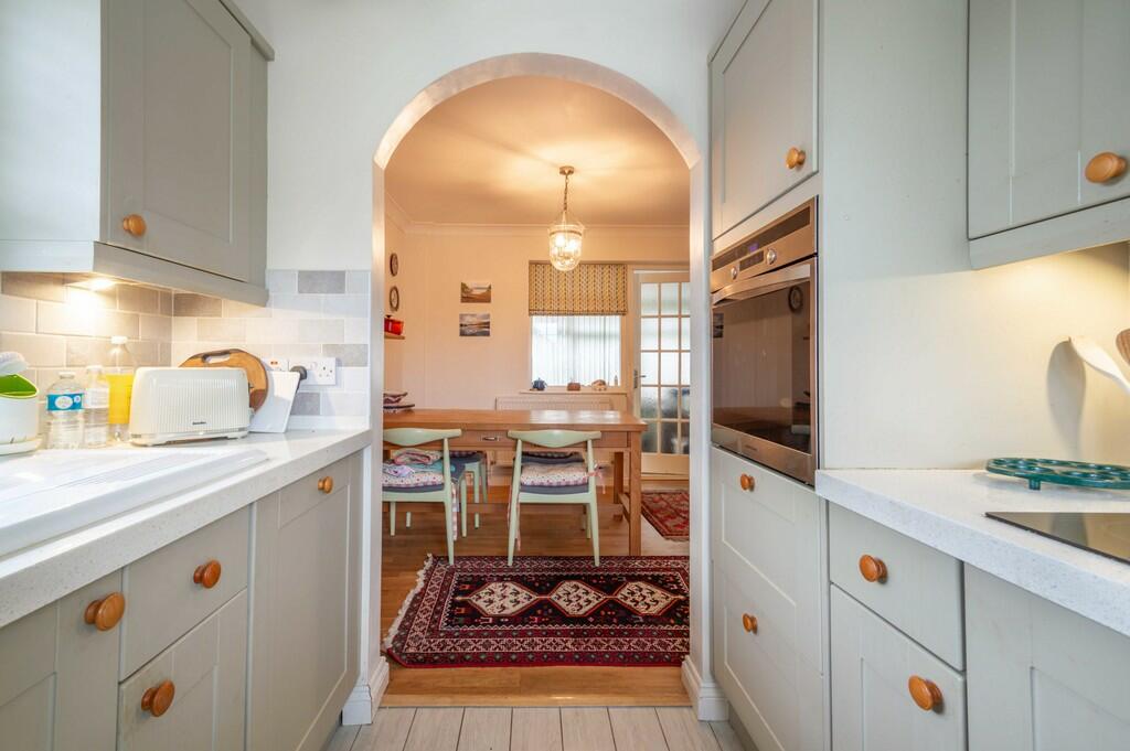 2 Adastral Close-...