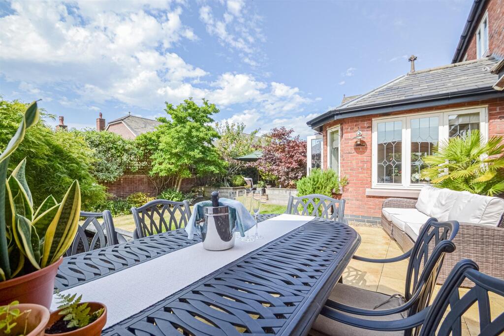 Garden Entertainment