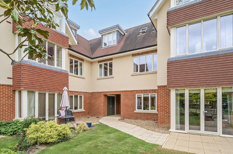 Hampshire Lakes, Oakleigh Square, Yateley retirement property