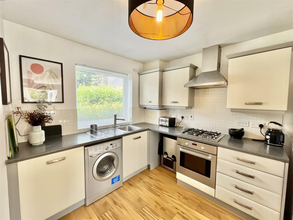 OPEN PLAN DINING KITCHEN/LIVING ROOM