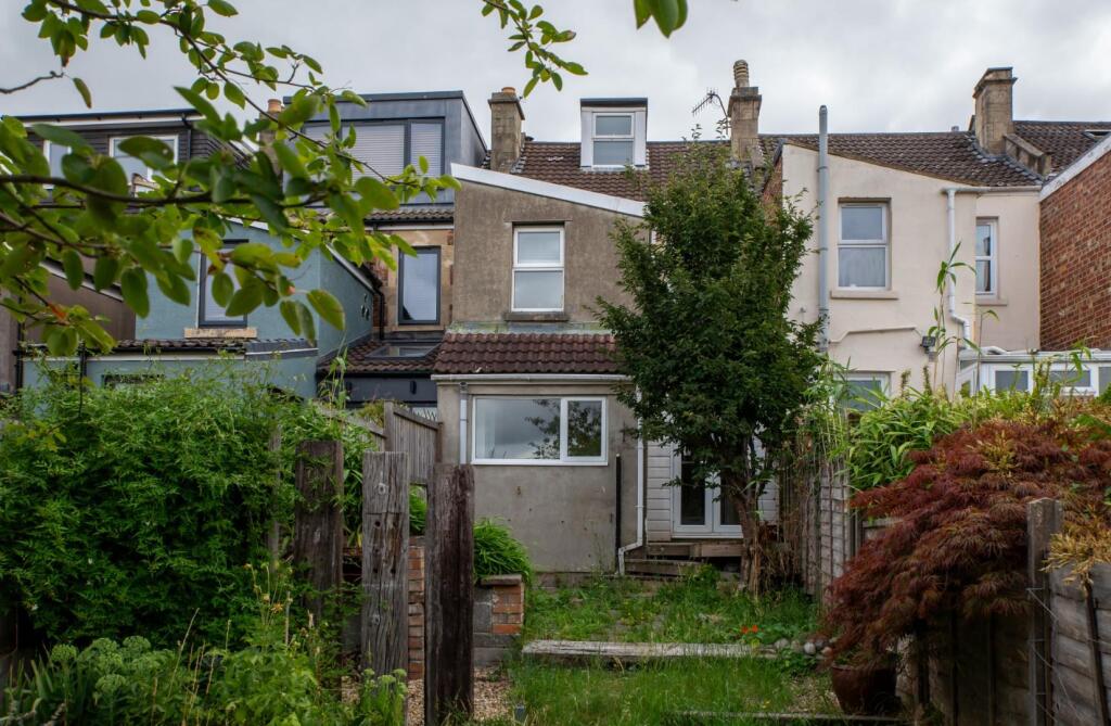 3 Claude Avenue BA2 1AE-9.jpg