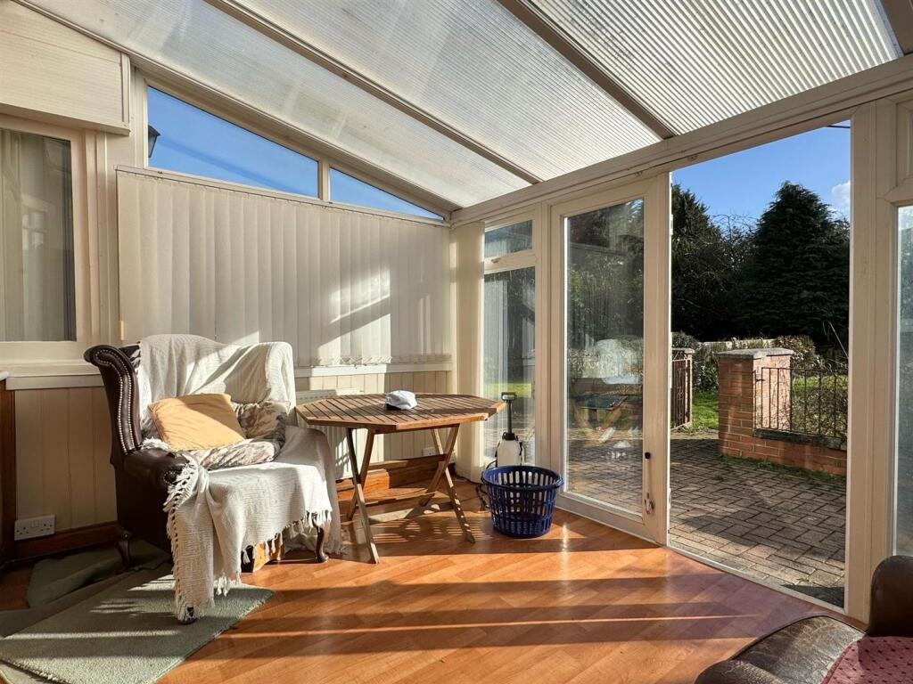 Sun room 1.jpg