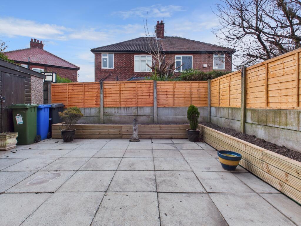 CAM03729G0-PR0204-STILL020