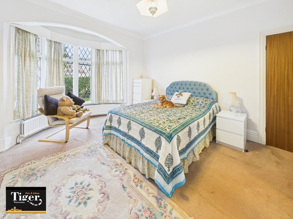 CAM02176G0-PR0745...