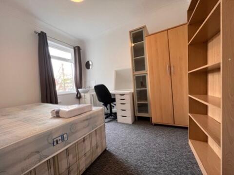 3 Totland Road - Bedroom 2 (1)