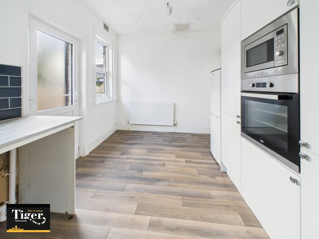 CAM02176G0-PR0700...