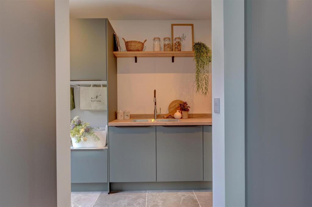 Arrow House (13).jpg