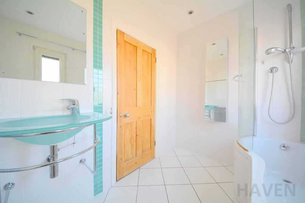 Bathroom.JPG