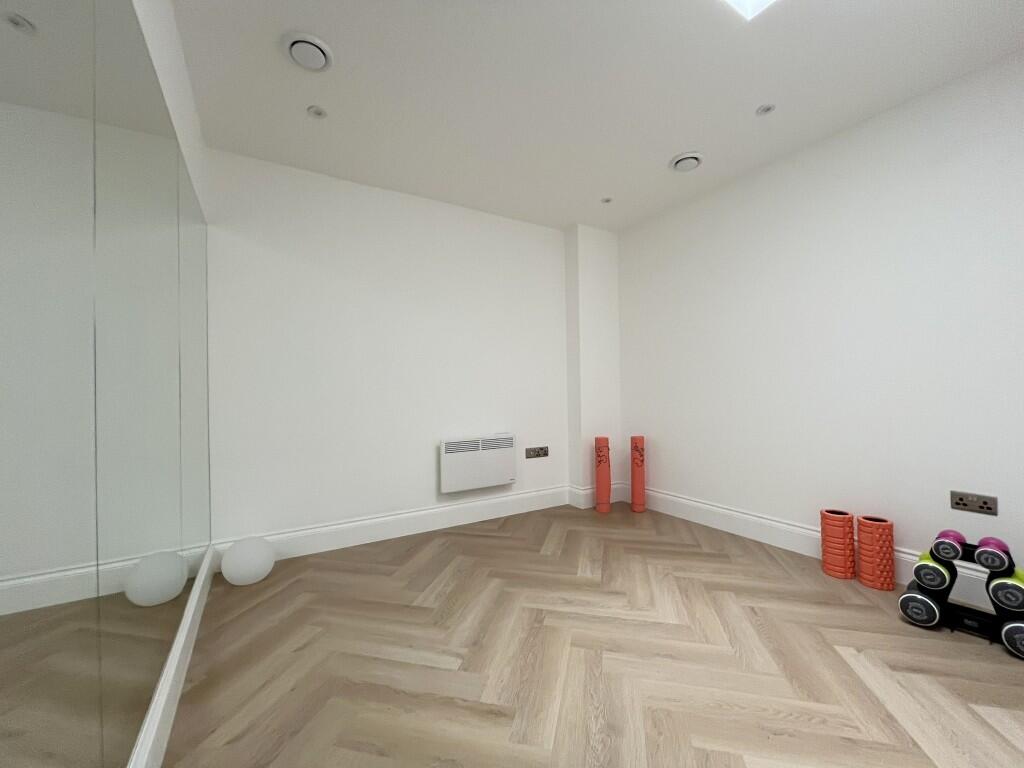 YOGA ROOM