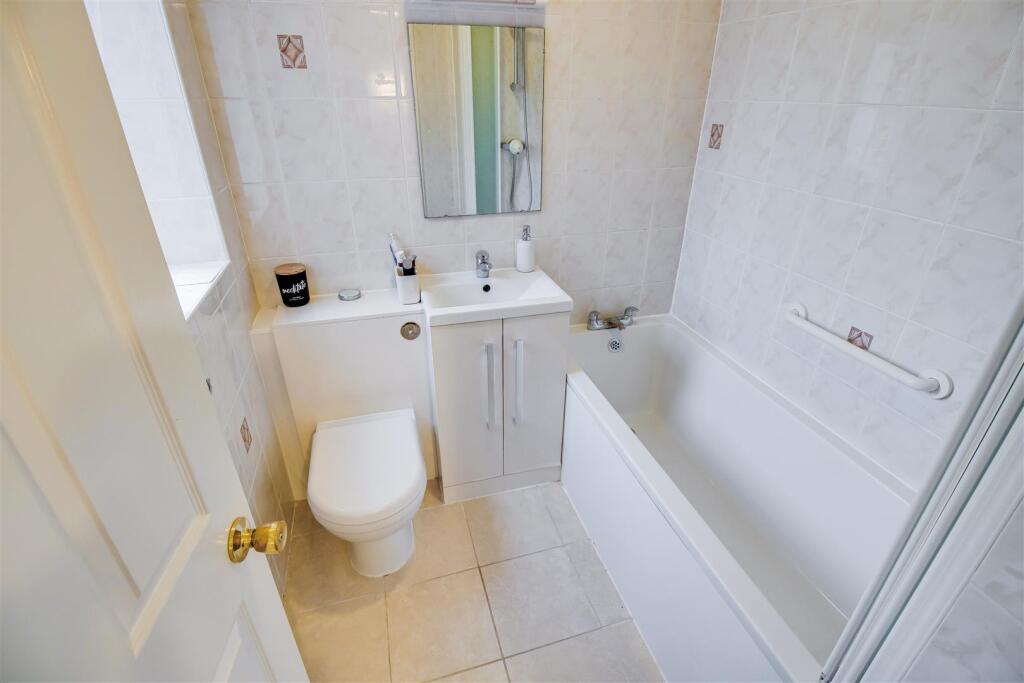 BATHROOM/W.C.