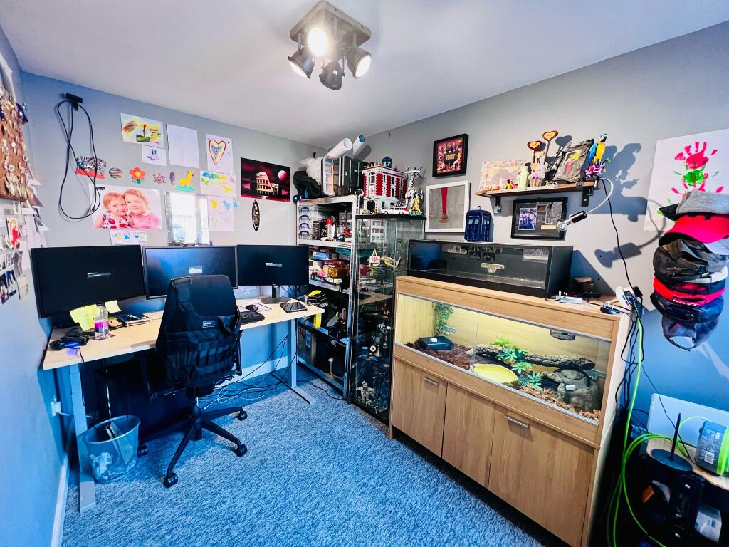 OFFICE.jpg