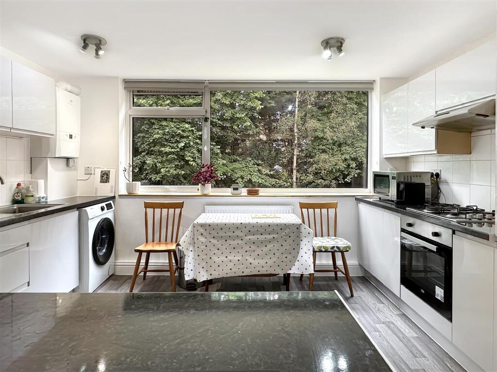 Kitchen/ Dining 2