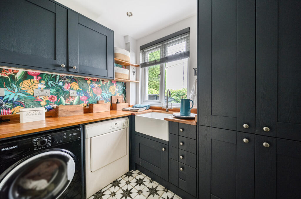 1318027-28-687ff3...