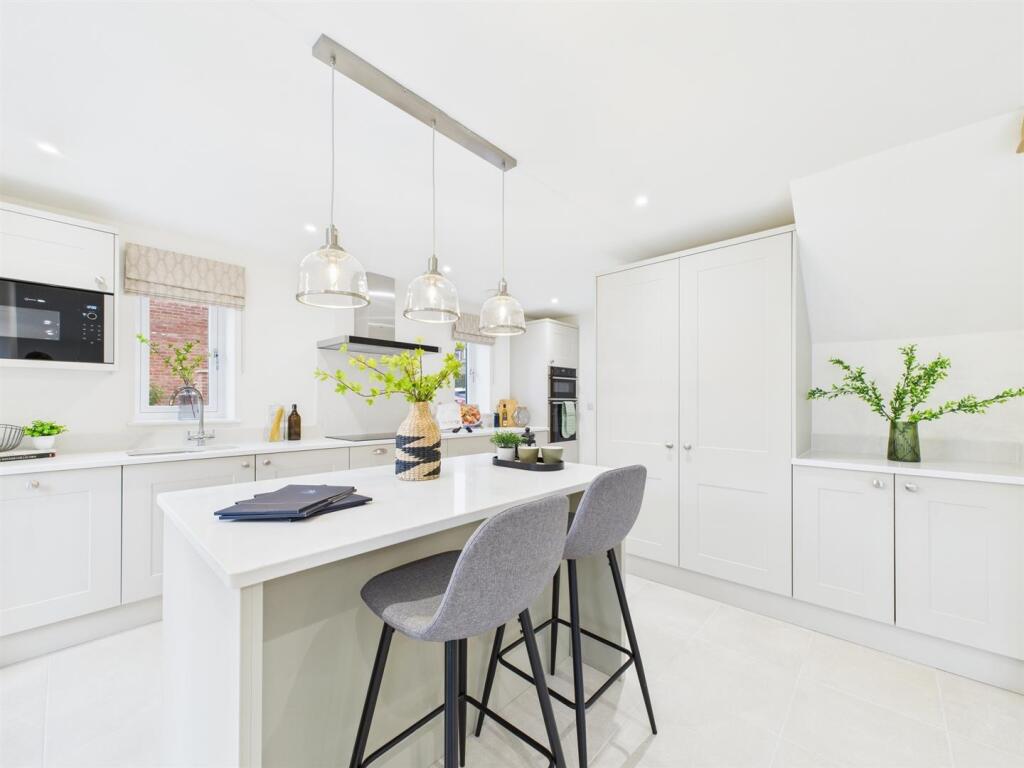 Contemporary fitted kitchen